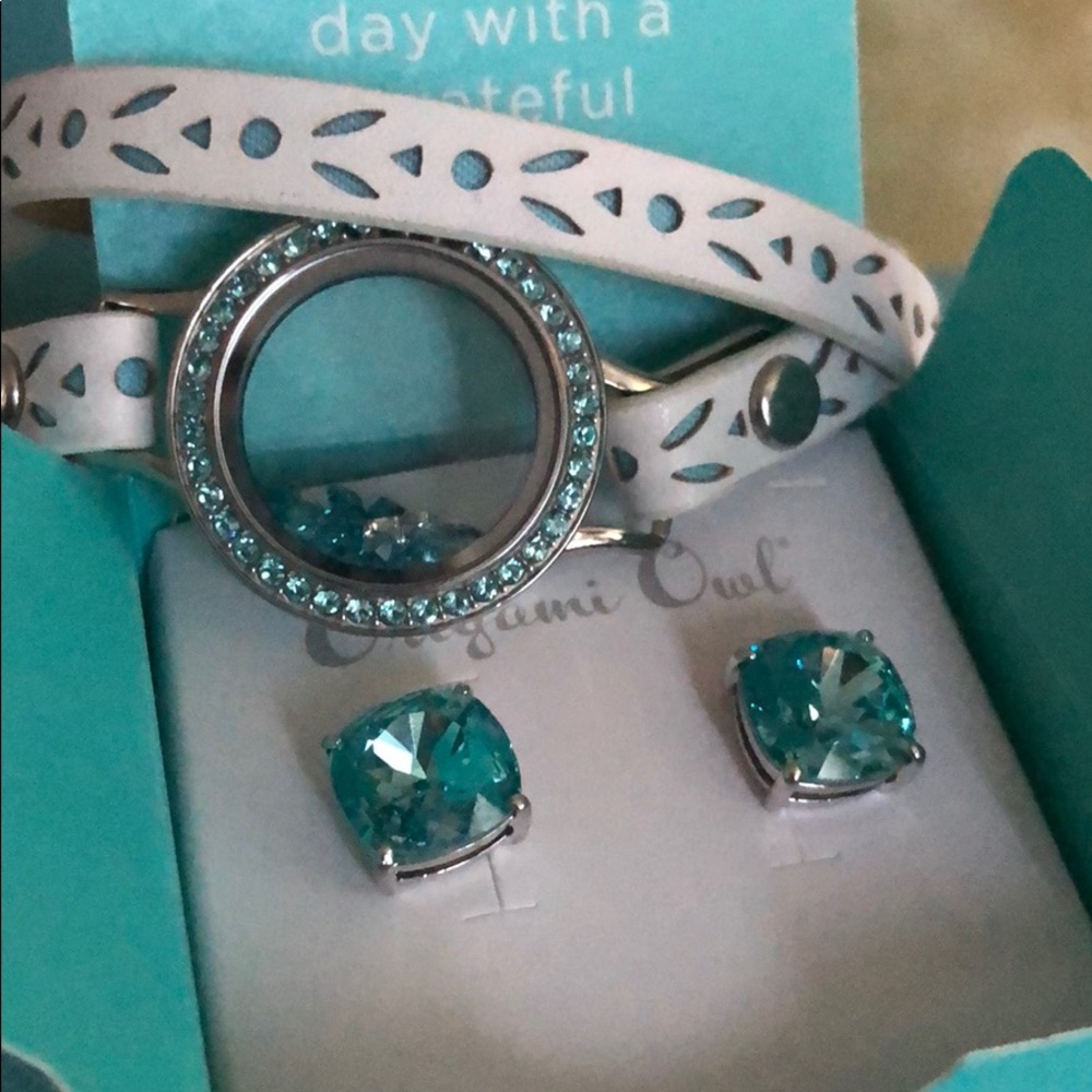 White & Light Turquoise Bracelet Set